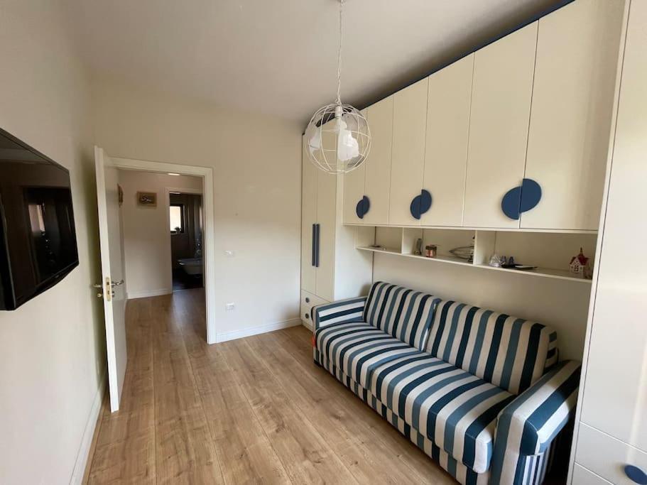 Sun Apartment In The Heart Of Τίρανα Εξωτερικό φωτογραφία