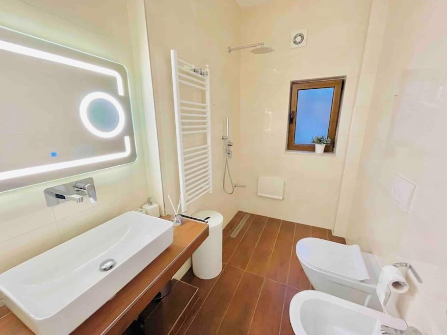 Sun Apartment In The Heart Of Τίρανα Εξωτερικό φωτογραφία